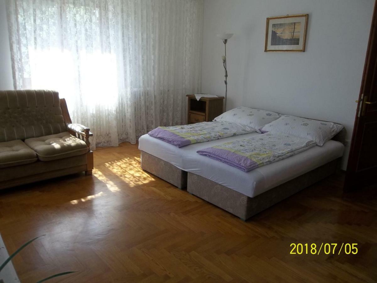 Ferienwohnung Viragos Vendeghaz Balatonfuered Exterior foto